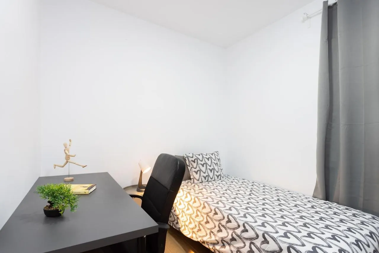 Home2Book Design Black & White Santa Cruz Home Apartment