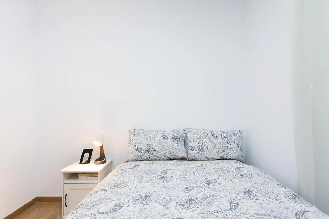 Home2Book Design Black & White Santa Cruz Home Apartment